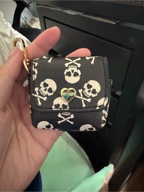 Skull Print Mini Headphones/Airpods Case - Black & White